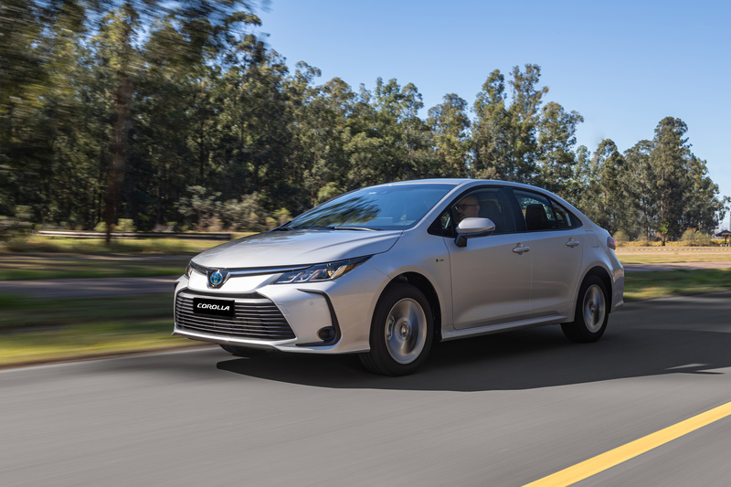 Toyota Corolla GLi Hybrid estreia no Brasil com tecnologia híbrida flex full e foco no segmento Small Business
