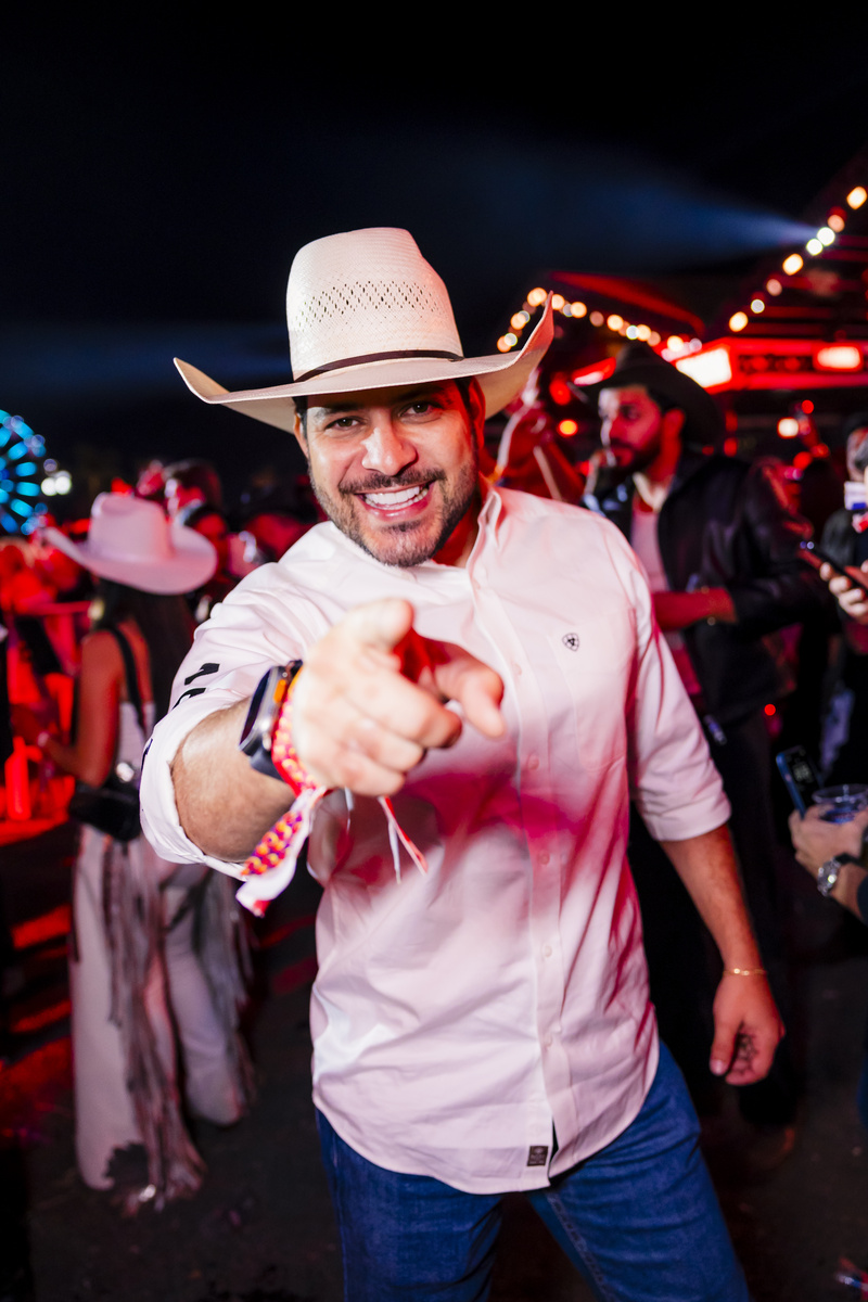 7==gMjpzMmBjYiJjOyJmLt92YuM3dl5WZ0FGZlhGdA9GdhRnbvNmO5UTNwcTO3gDO6cWZwpmL39GbxQTYkRWM5MGM1ATO0ITOmNzYhlTN3cTZ2czYjRWNkBjRyUSNkBjRyUCMGJTJwUTO3kjN3QzNy8VL1ETLf9VLwITLfpDN Chitãozinho & Xororó, Murillo Huff, Lauana Prado e Felipe & Rodrigo agitam a primeira noite do Jaguariúna Rodeo Festival 2025