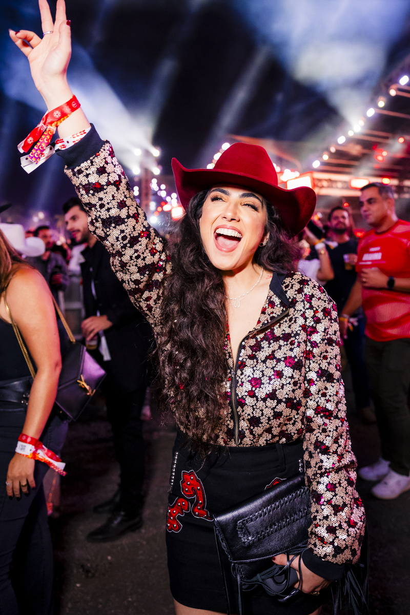 8==gMjpzNkZDZwYmOyJmLt92YuM3dl5WZ0FGZlhGdA9GdhRnbvNmO5UTNwcTO3gDO6cWZwpmL39GblljM3cjYwcjYkdTOhNWYyUGMiNDOmRGO1ImYkVWZlZmRyUSZlZmRyUCMGJTJwUTO3kjN3QzNy8VL1ETLf9VLwITLfpTM Chitãozinho & Xororó, Murillo Huff, Lauana Prado e Felipe & Rodrigo agitam a primeira noite do Jaguariúna Rodeo Festival 2025